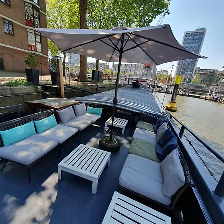 Houseboat Botel