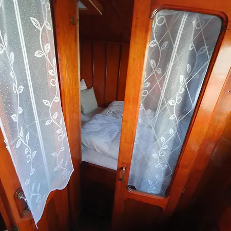 Botel Houseboat *