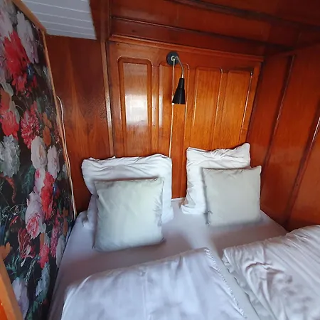 Houseboat *