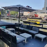 Houseboat 船上ホテル