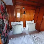 Houseboat *