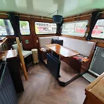 Houseboat 船上ホテル