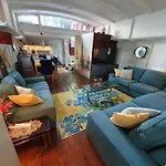 Houseboat 船上ホテル *
