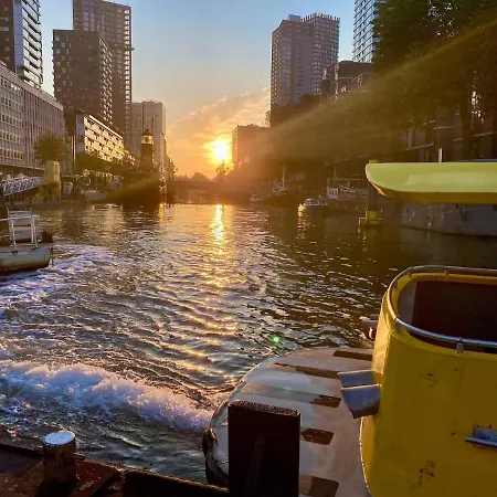 Houseboat Bådhotel *