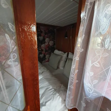 Båthotell Houseboat