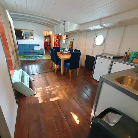 Houseboat Πλωτό κατάλυμα Ρότερνταμ