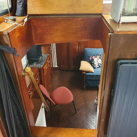 Πλωτό κατάλυμα Houseboat