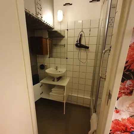 Houseboat Πλωτό κατάλυμα *