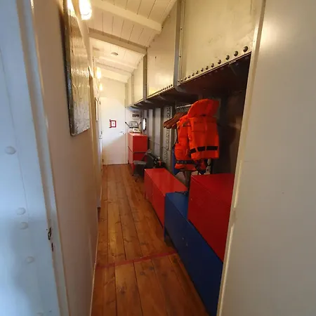 Houseboat *