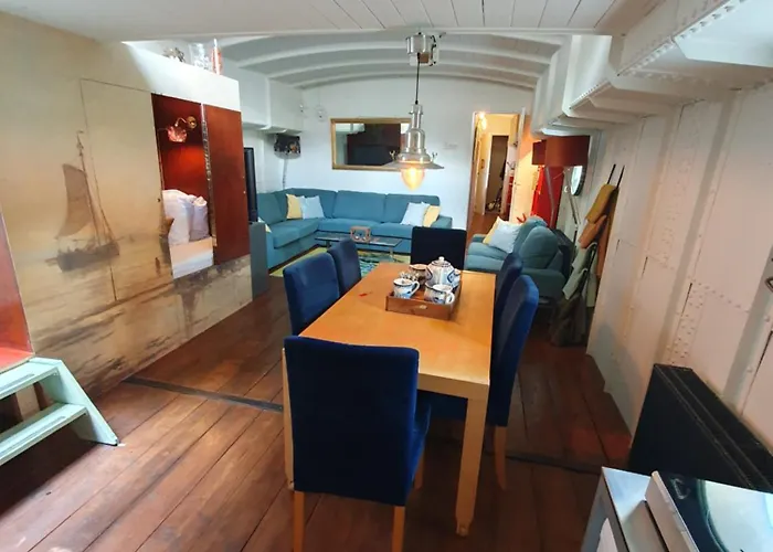 Houseboat Rotterdam