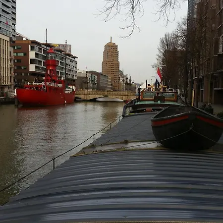 船上ホテル Houseboat