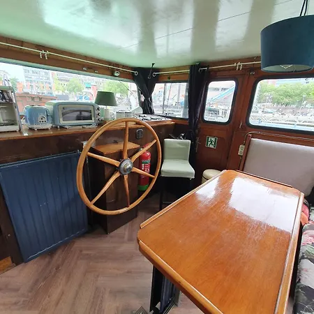 Houseboat *