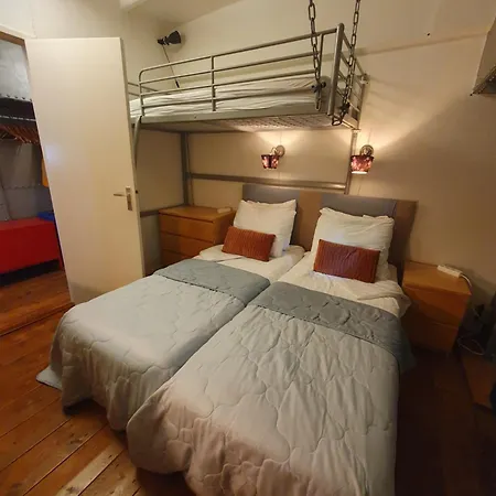 Botel Houseboat *