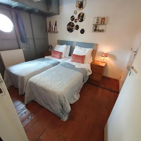 Houseboat * Rotterdam
