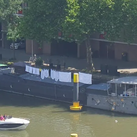 Houseboat Botel